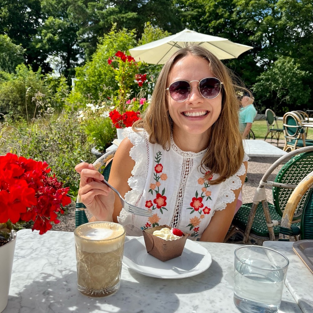 Meet your Posher, Alexandra